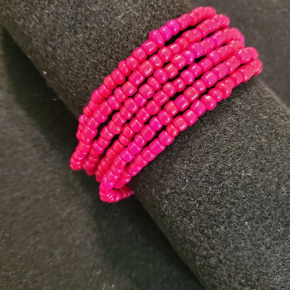 6-PIECE BEADED BRACELET SET (FUSCHIA) - Picture 3 of 3